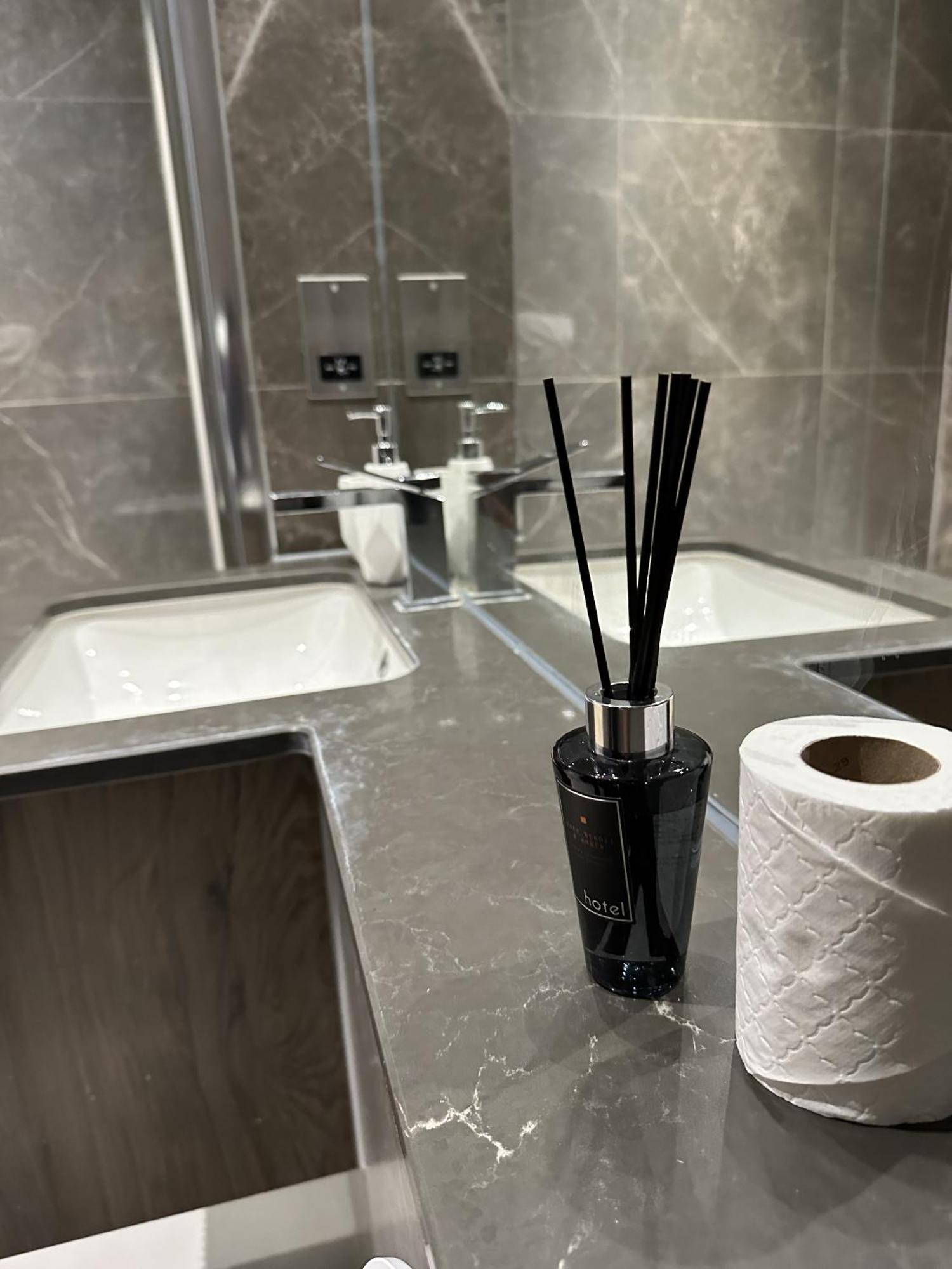 Richardson Deluxe Apartments Лондон Экстерьер фото